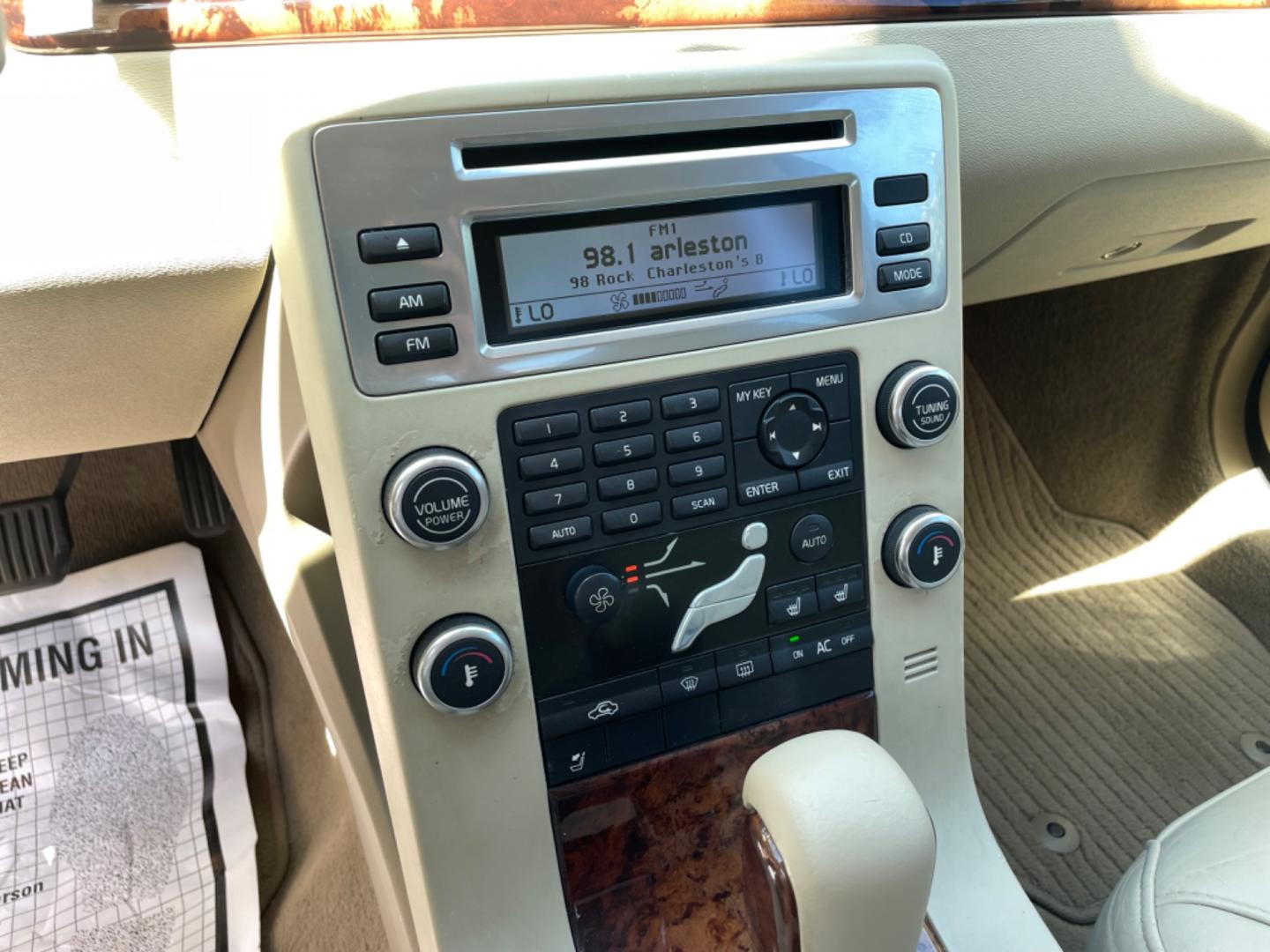 2007 WHITE VOLVO S80 3.2 (YV1AS982X71) with an 3.2L engine, Automatic transmission, located at 5103 Dorchester Rd., Charleston, SC, 29418-5607, (843) 767-1122, 36.245171, -115.228050 - Clean CarFax (no accidents reported!) Comfortable & Spacious interior with Leather, Sunroof, CD/AUX/AM/FM, Dual Climate Control, Power Everything (windows, locks, seats, mirrors), Heated Seats, Push Button Start, Keyless Entry, Alloy Wheels. Local Trade-in!! 129k miles Located at New Life Auto Sale - Photo#16